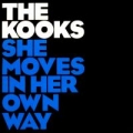 Portada de She Moves In Her Own Way [Single]