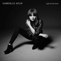 Canción 'Hurt' del disco 'Light Up the Dark' interpretada por Gabrielle Aplin Canción 'Hurt' del disco 'Light Up the Dark' interpretada por Gabrielle Aplin