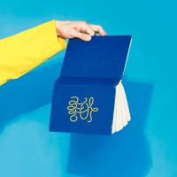 'She Is' de Jonghyun. Disco: 좋아 (She Is) Letra She Is Jonghyun
