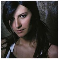 'Bendecida pasión' de Laura Pausini. Disco: Escucha Bendecida pasión - Laura Pausini