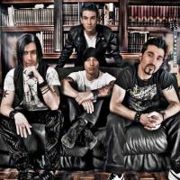 Canción 'Piel con piel' del disco 'El Tiempo se Detiene' interpretada por Qbo Canción 'Piel con piel' del disco 'El Tiempo se Detiene' interpretada por Qbo