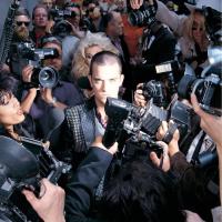 Canción 'Ego A Go Go' del disco 'Life thru a Lens' interpretada por Robbie Williams Canción 'Ego A Go Go' del disco 'Life thru a Lens' interpretada por Robbie Williams