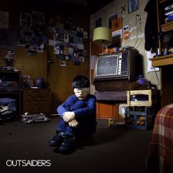Niña del álbum 'Outsiders'