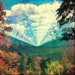 Runway, Houses, City, Clouds del álbum 'Innerspeaker (Collector's Edition)'