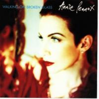 Canción 'Walking On Broken Glass' interpretada por Annie Lennox Canción 'Walking On Broken Glass' interpretada por Annie Lennox