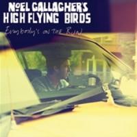 Canción 'Everybody's On The Run' interpretada por Noel Gallagher Canción 'Everybody's On The Run' interpretada por Noel Gallagher