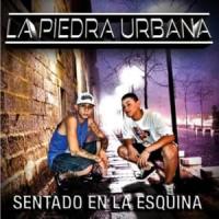 Canción 'Sentado en la esquina' interpretada por La Piedra Urbana Canción 'Sentado en la esquina' interpretada por La Piedra Urbana