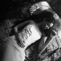 Canción 'Attracting Flies' interpretada por AlunaGeorge Canción 'Attracting Flies' interpretada por AlunaGeorge