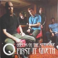 Canción 'First It Giveth' interpretada por Queens Of The Stone Age Canción 'First It Giveth' interpretada por Queens Of The Stone Age