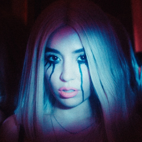 INTO YOUR ARMS, letra y canción de Ava Max INTO YOUR ARMS letra AVA MAX