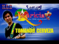 Tomando cerveza