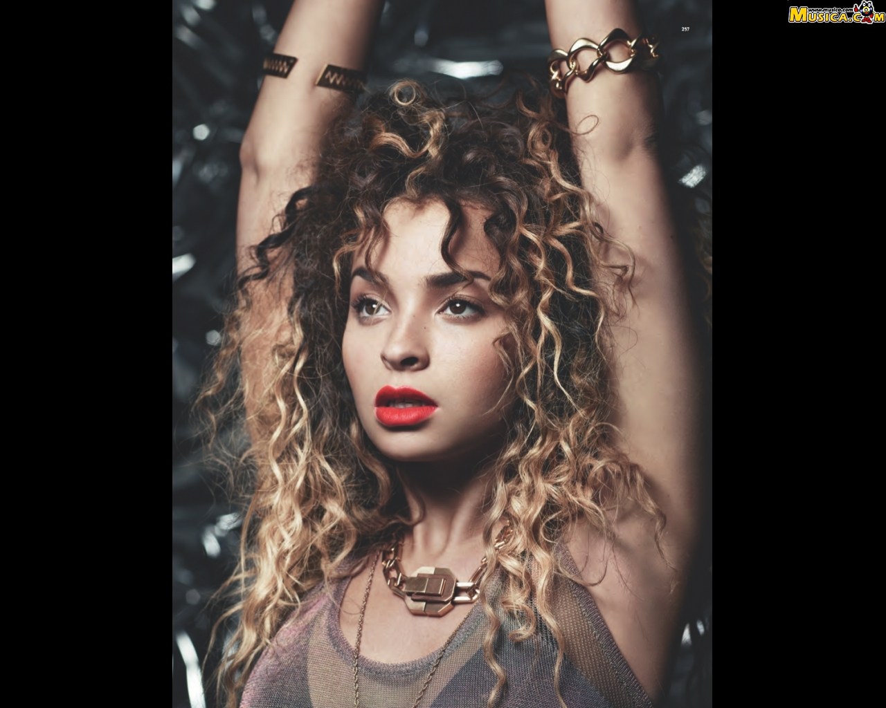 Fondo de pantalla de Ella Eyre