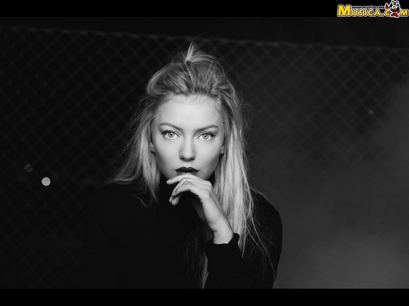 Fondo de pantalla de Astrid S