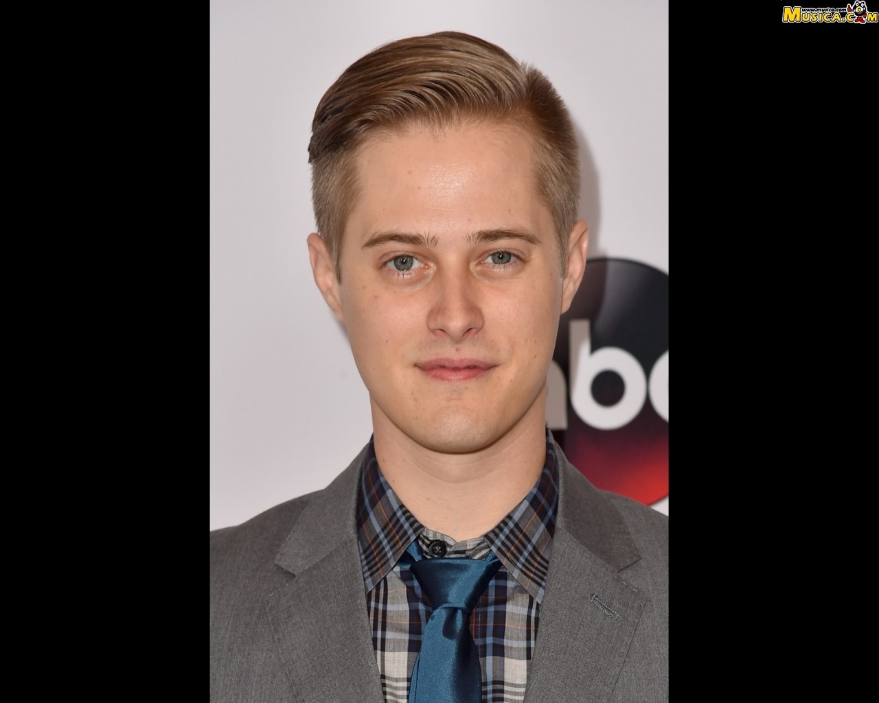 Fondo de pantalla de Lucas Grabeel