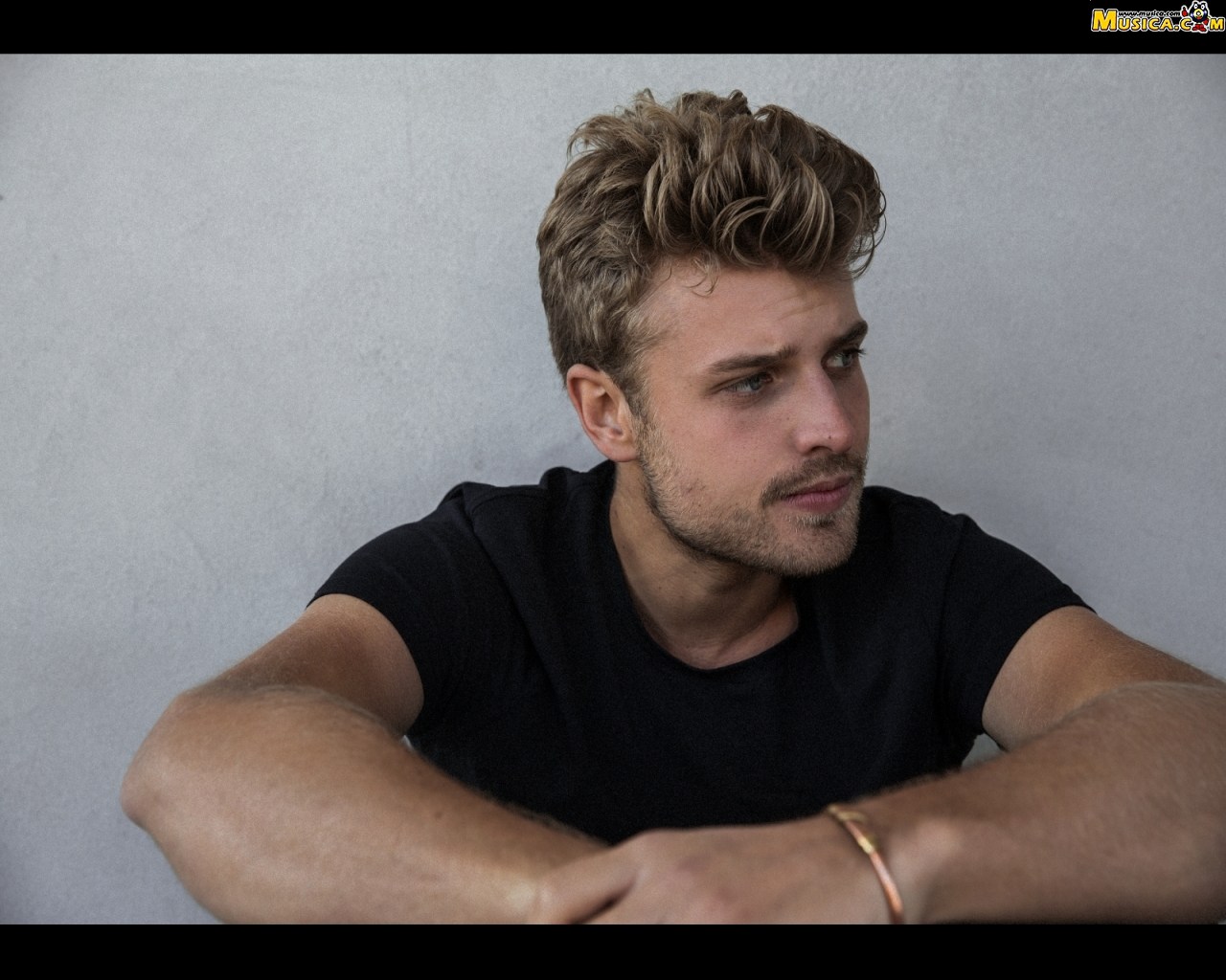 Fondo de pantalla de Sandro Cavazza