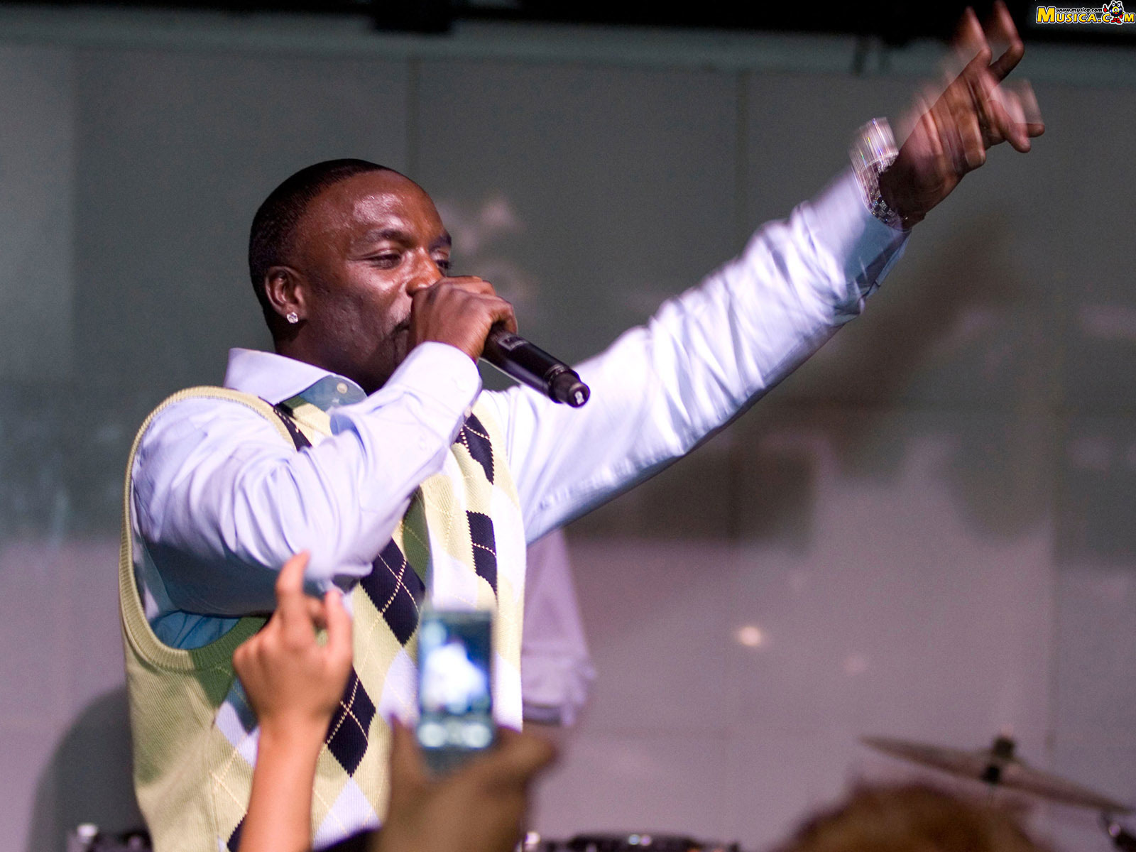 Fondo de pantalla de Akon