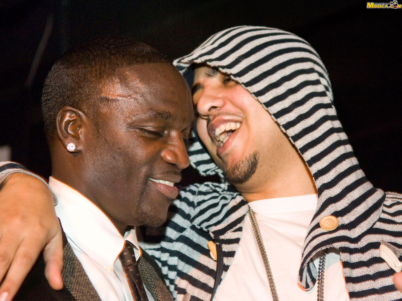 Fondo de pantalla de Akon