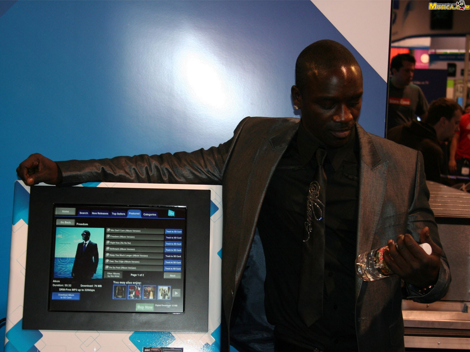 Fondo de pantalla de Akon