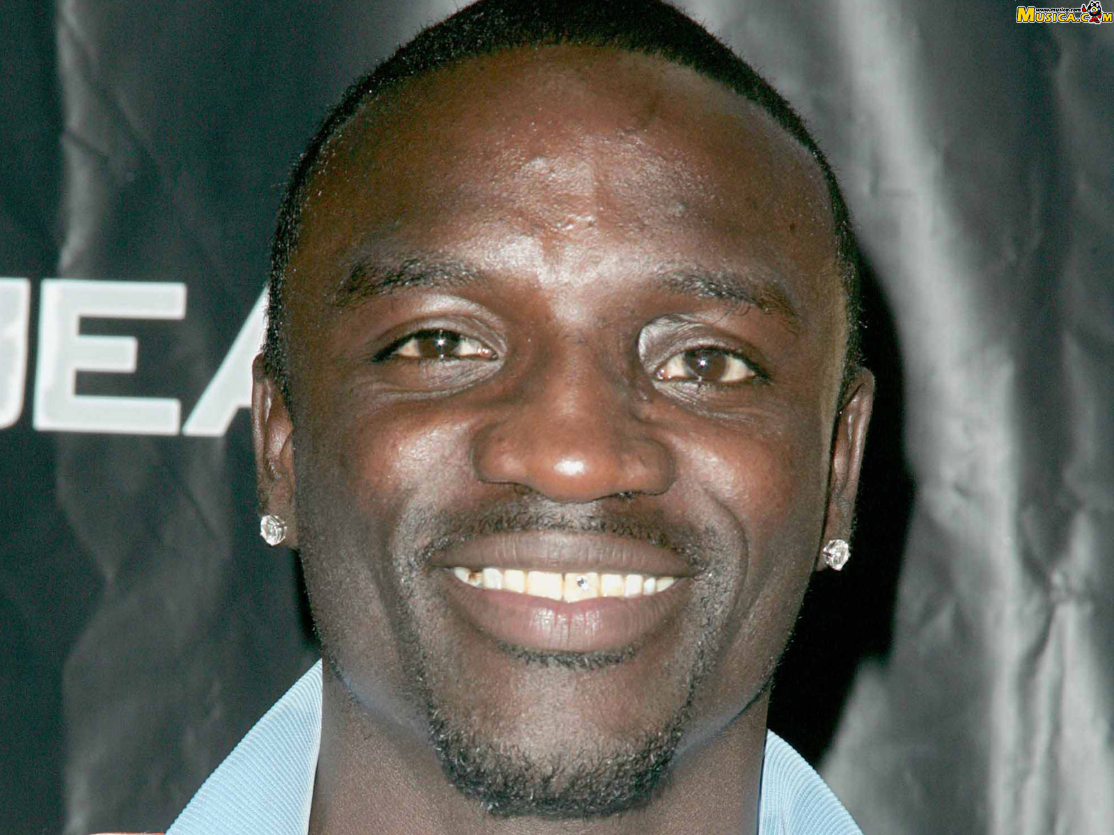 Fondo de pantalla de Akon
