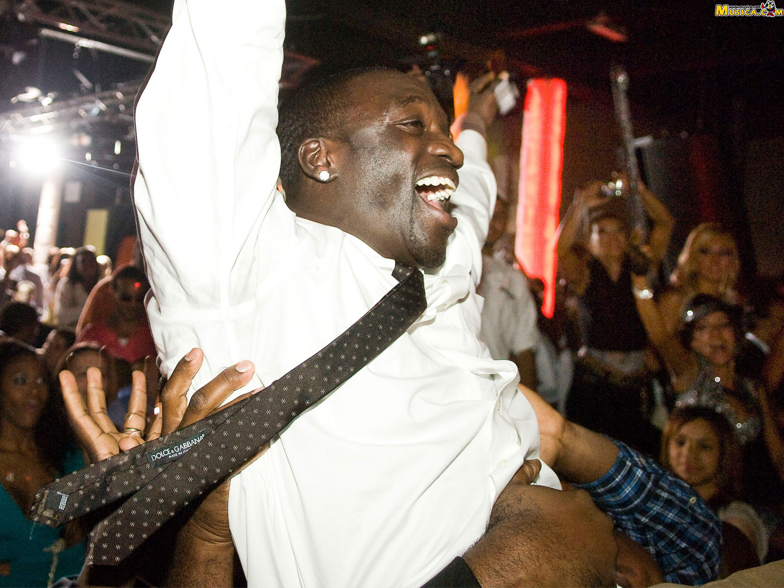 Fondo de pantalla de Akon