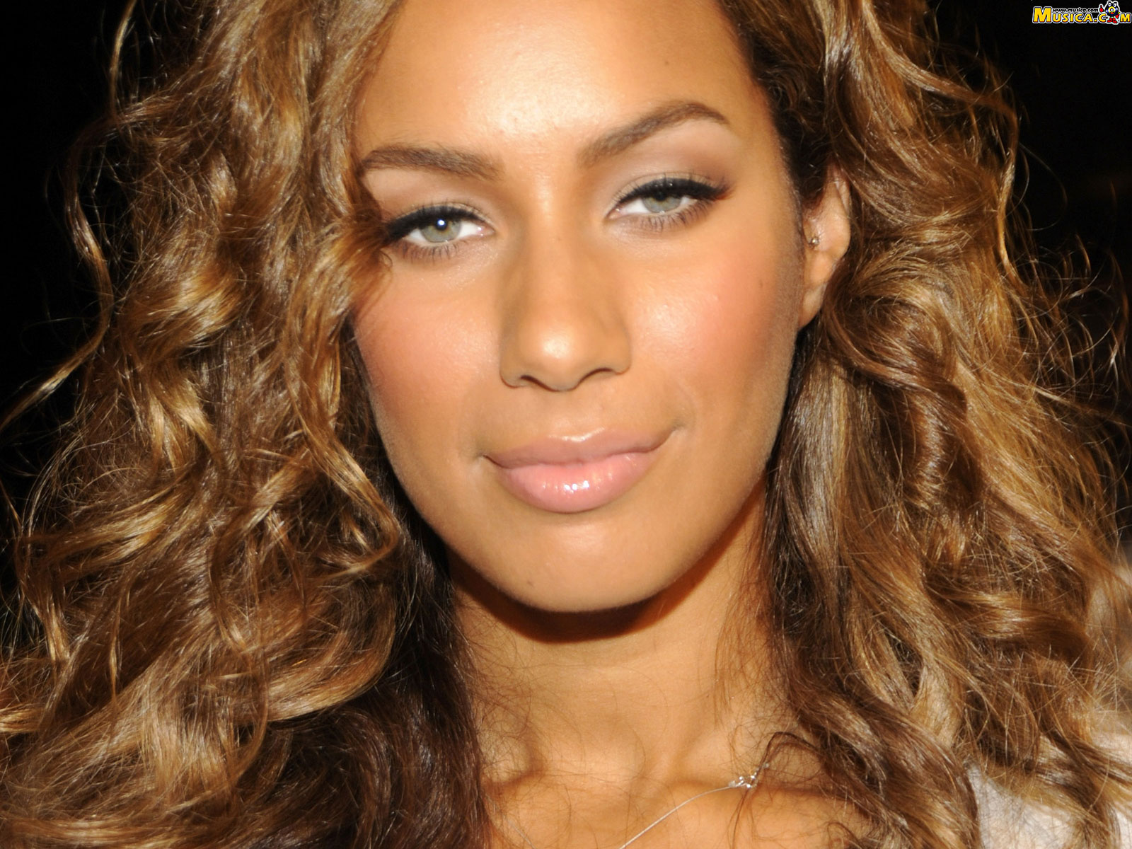 Fondo de pantalla de Leona Lewis